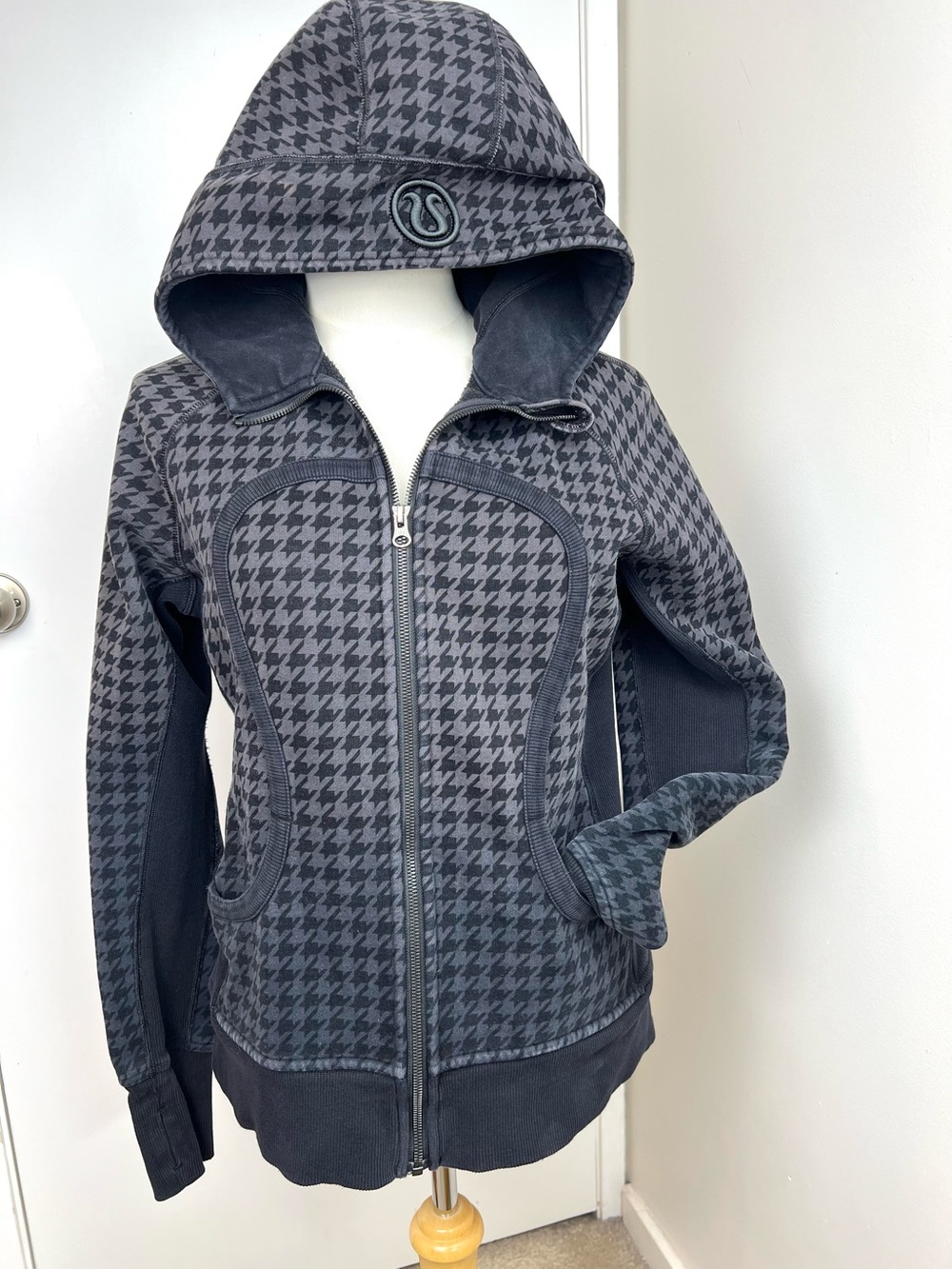 Lululemon Old School Scuba Hoodie Herringbone Fade 12 Black Gray Athleisure